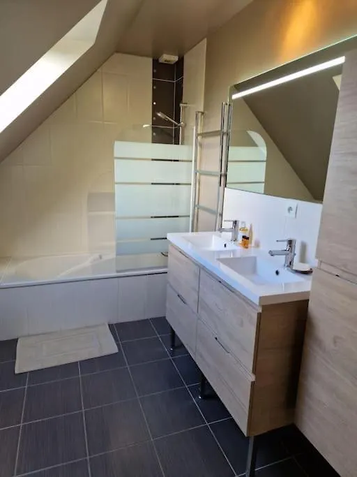 La Maison Des Voyageurs Treflez 0*,