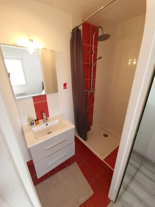 La Maison Des Voyageurs Treflez Holiday home